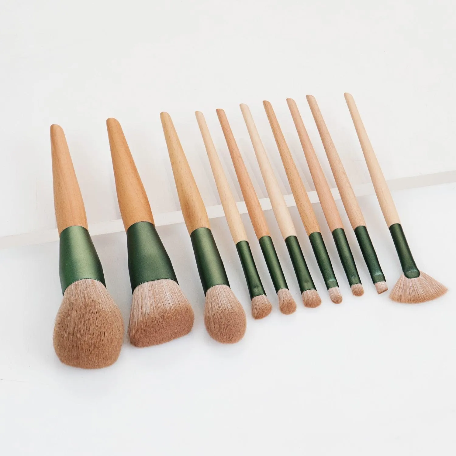 10pcs Nature Wood Handle Makeup Brushes Set With Green Pineapple Bag