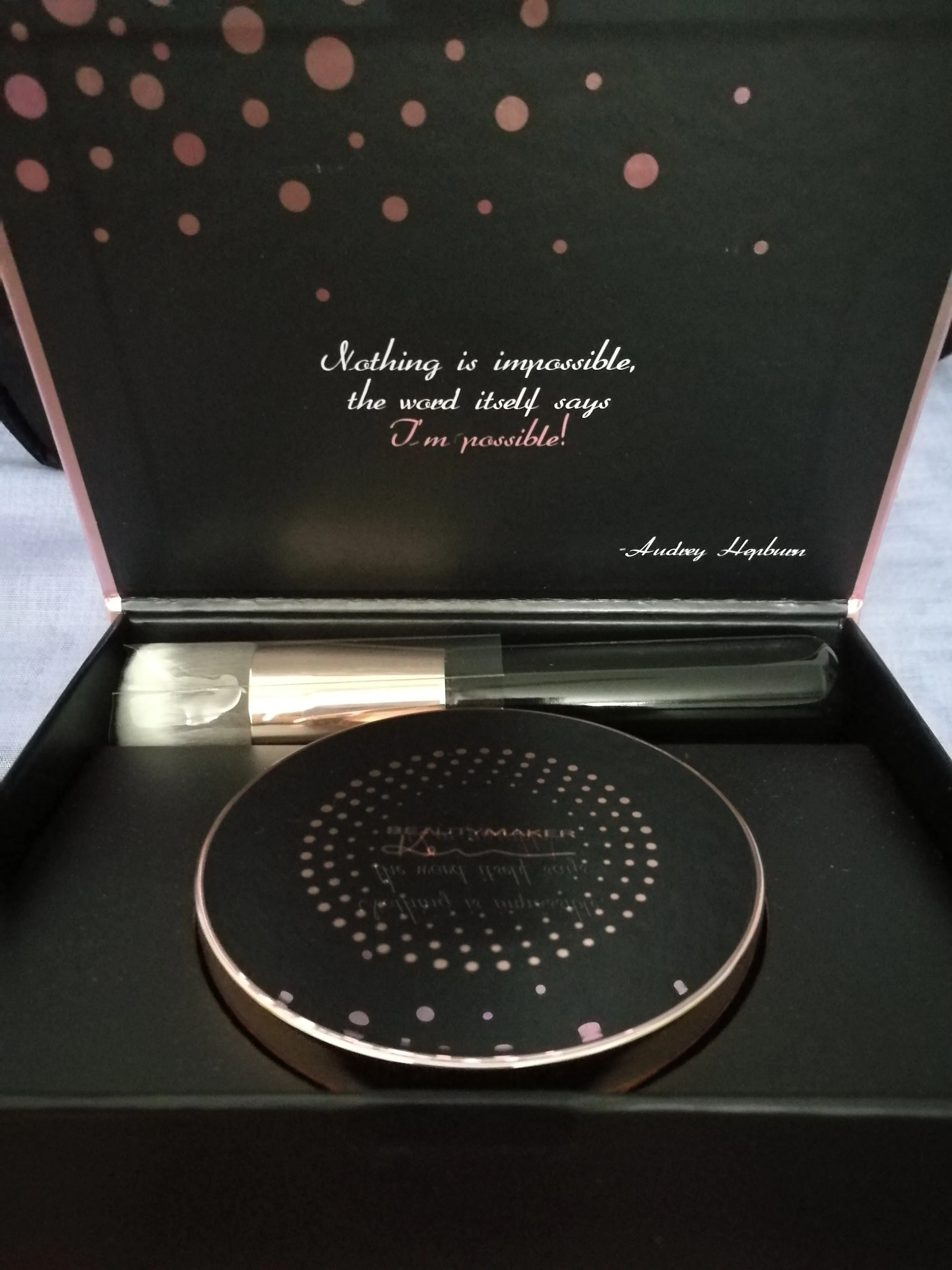 Caviar Elastic Perfect Golden Cushion and Foundation Brush Set 魚子緊緻完美底妝限量禮盒