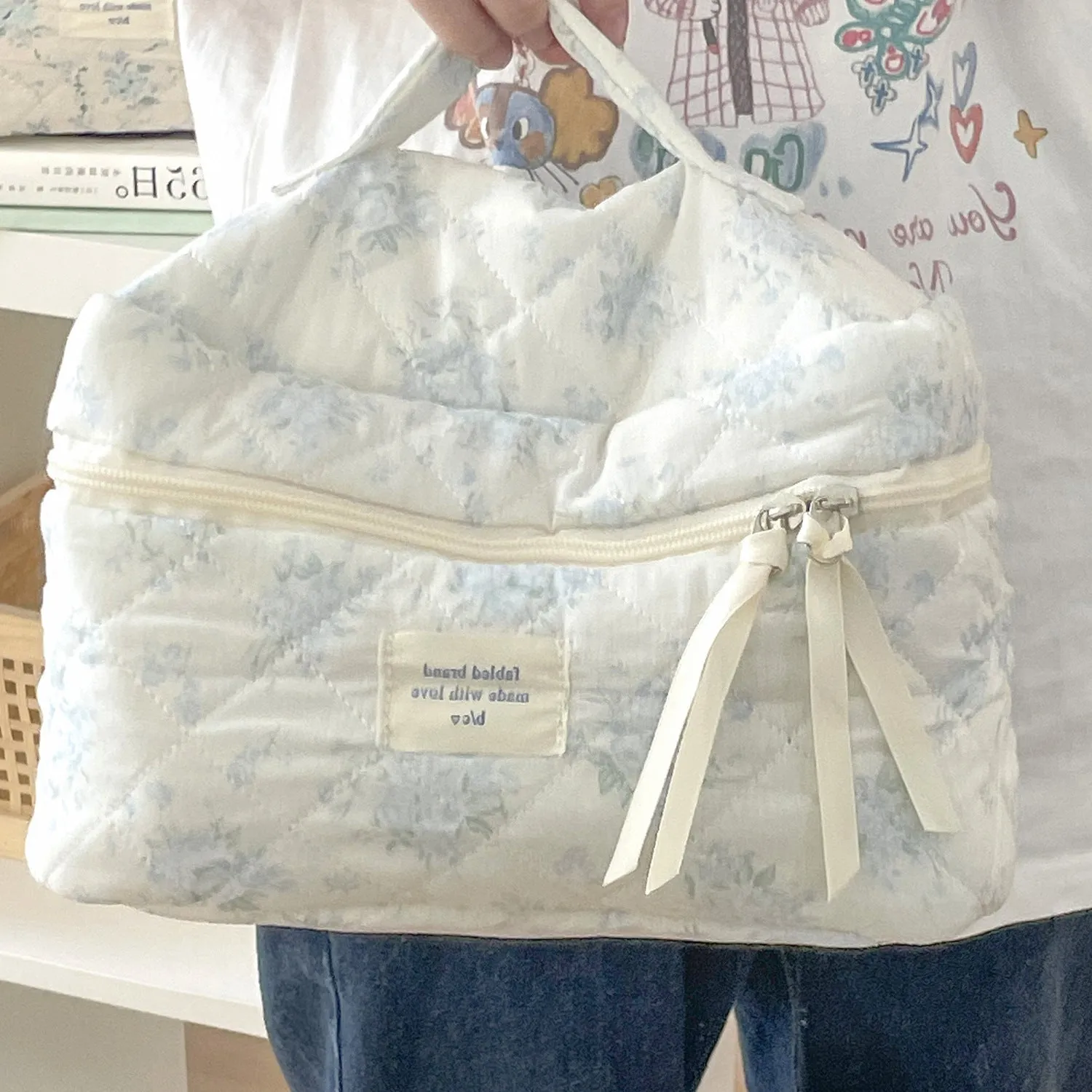 Cute Blue Retro Floral Rose Cat Quilted cotton Large Handle Makeup Bag, Large Capacity Makeup Bag