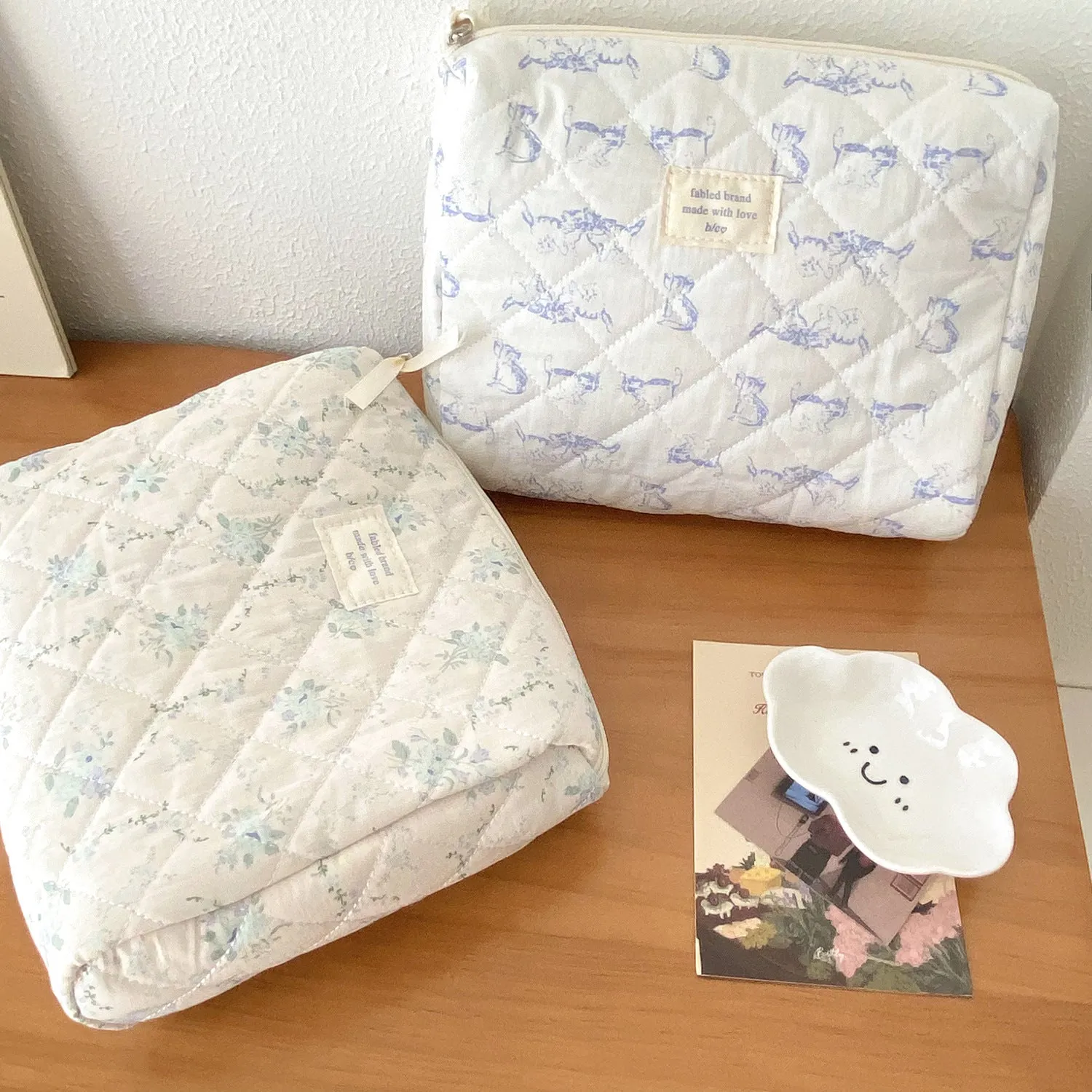 Cute Blue Retro Floral Rose Cat Quilted cotton Large Makeup Bag, Large Capacity Makeup Bag