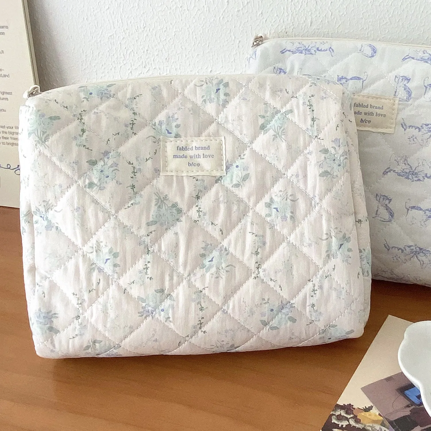 Cute Blue Retro Floral Rose Cat Quilted cotton Large Makeup Bag, Large Capacity Makeup Bag