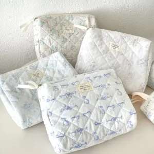 Cute Blue Retro Floral Rose Cat Quilted cotton Large Makeup Bag, Large Capacity Makeup Bag