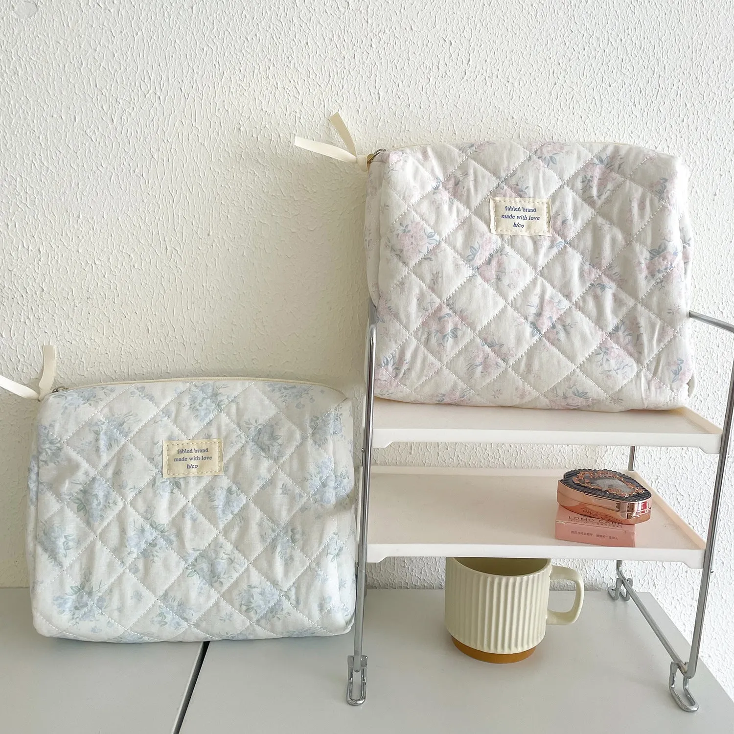 Cute Blue Retro Floral Rose Cat Quilted cotton Large Makeup Bag, Large Capacity Makeup Bag