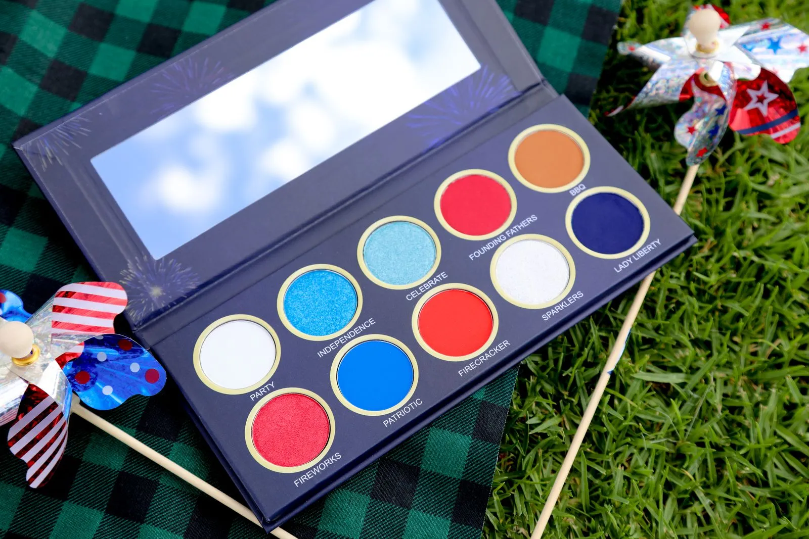 FIRECRACKER EYESHADOW PALETTE