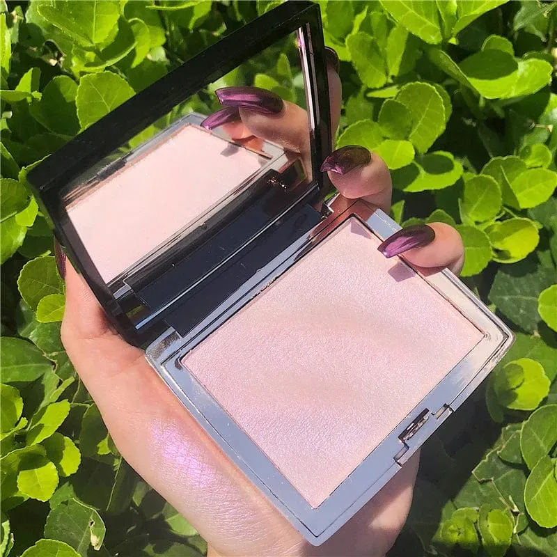 Janelle Illuminator Makeup Powder