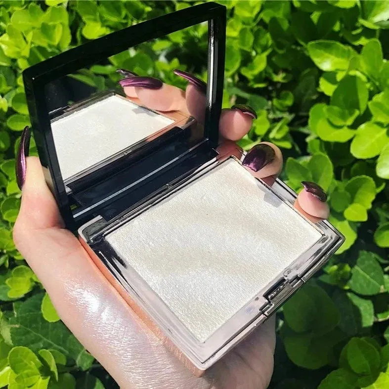 Janelle Illuminator Makeup Powder