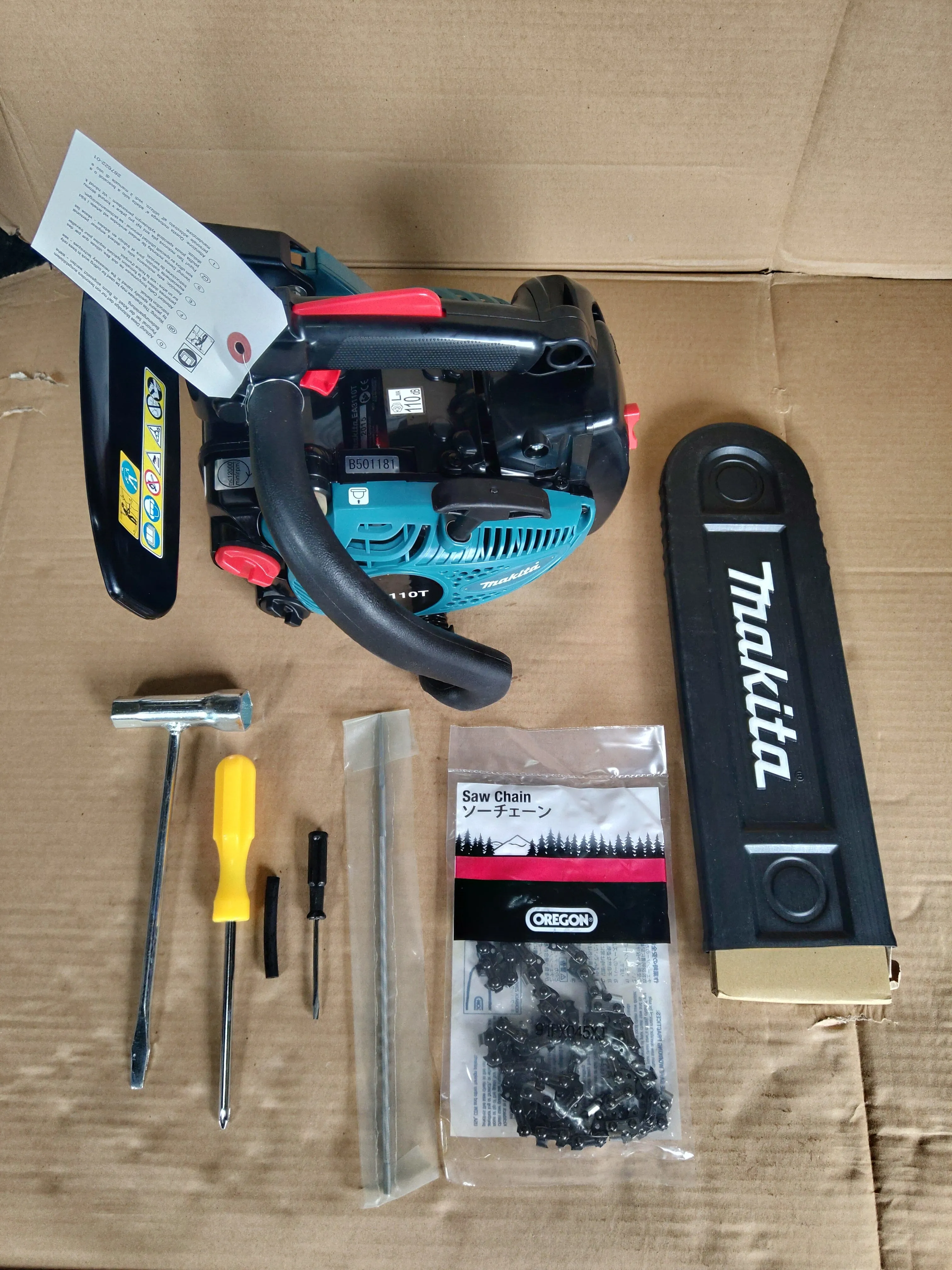 Makita EA3110T-30 Top Handle Petrol Chain Saw with 300Mm | Model : M-EA3110T-30 (OFFER VALID WHILE STOCK LAST)