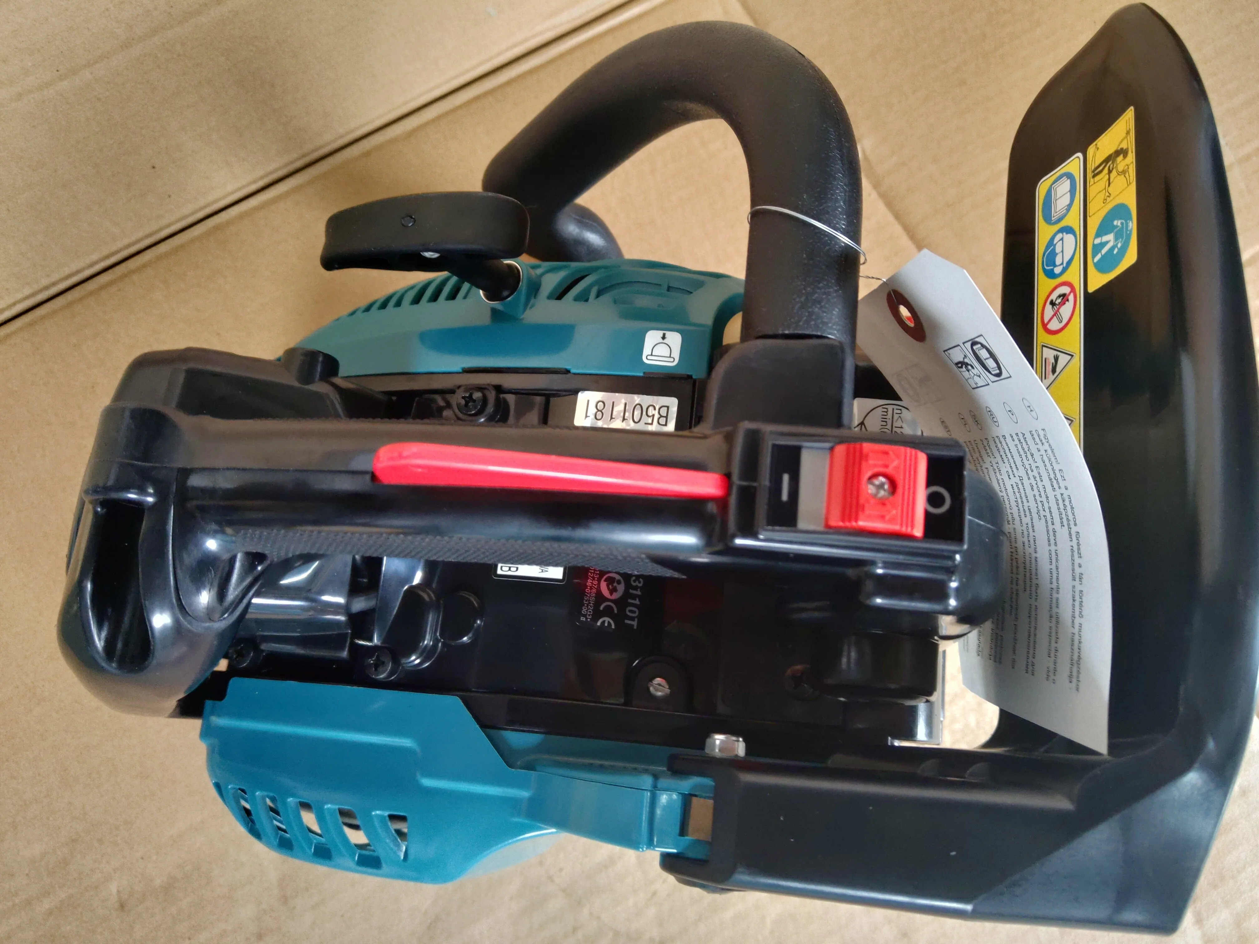 Makita EA3110T-30 Top Handle Petrol Chain Saw with 300Mm | Model : M-EA3110T-30 (OFFER VALID WHILE STOCK LAST)