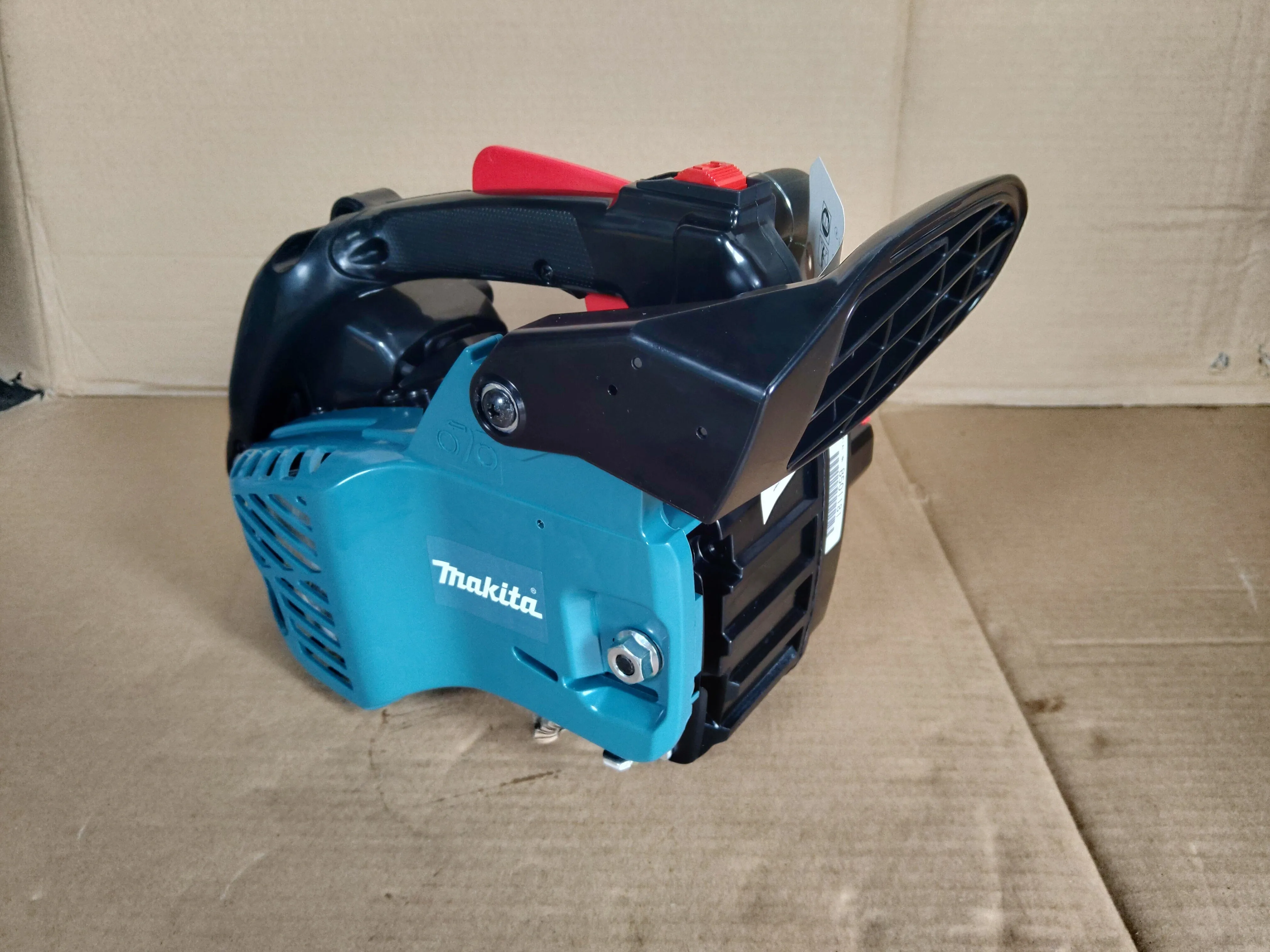 Makita EA3110T-30 Top Handle Petrol Chain Saw with 300Mm | Model : M-EA3110T-30 (OFFER VALID WHILE STOCK LAST)