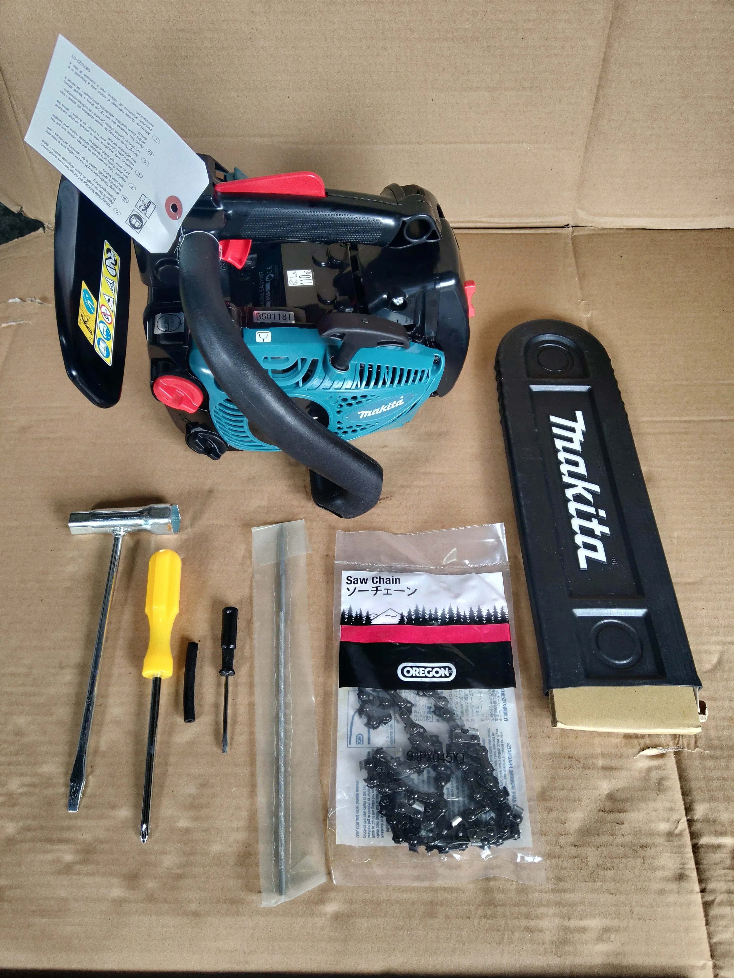 Makita EA3110T-30 Top Handle Petrol Chain Saw with 300Mm | Model : M-EA3110T-30 (OFFER VALID WHILE STOCK LAST)