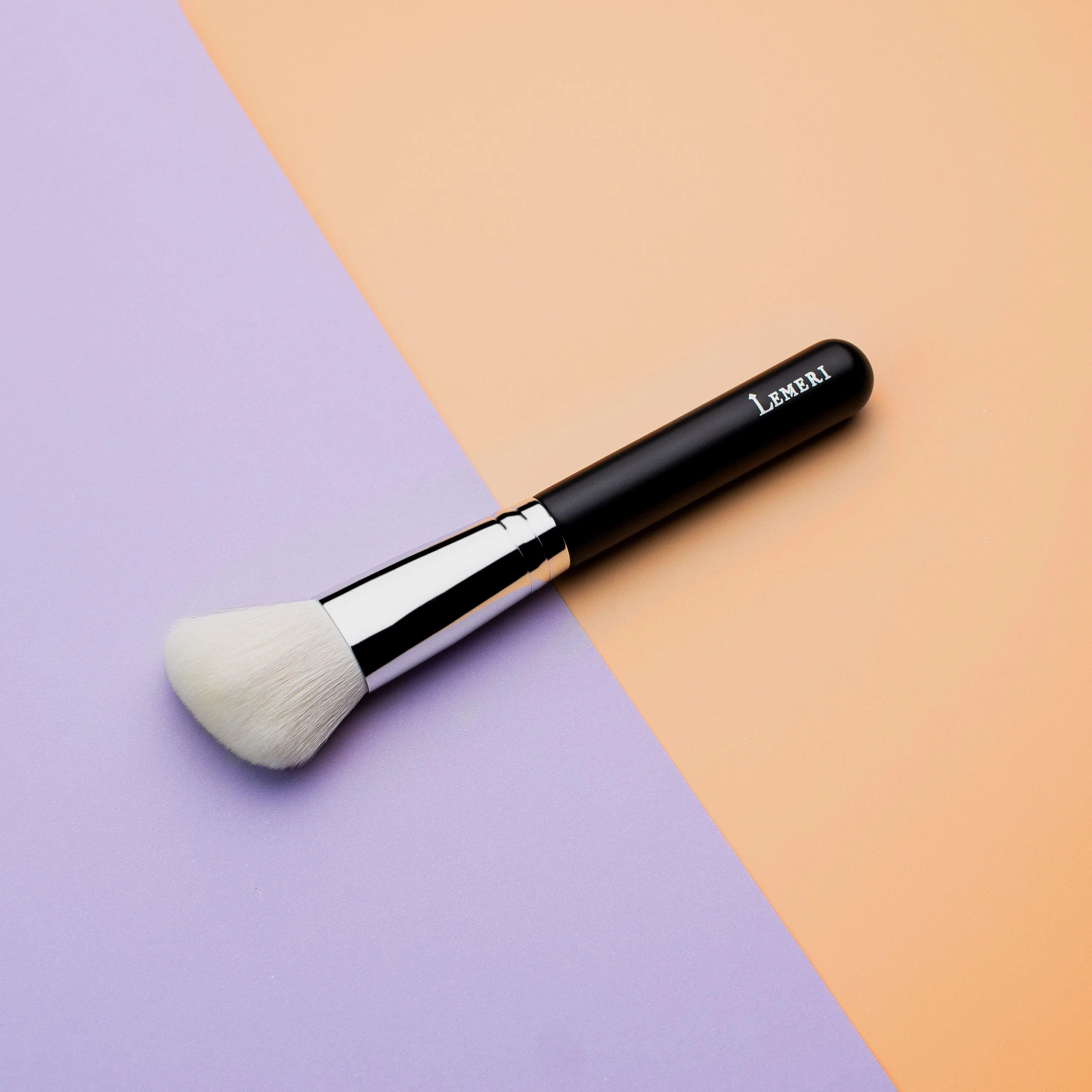 Pro Angled Blush Brush B218