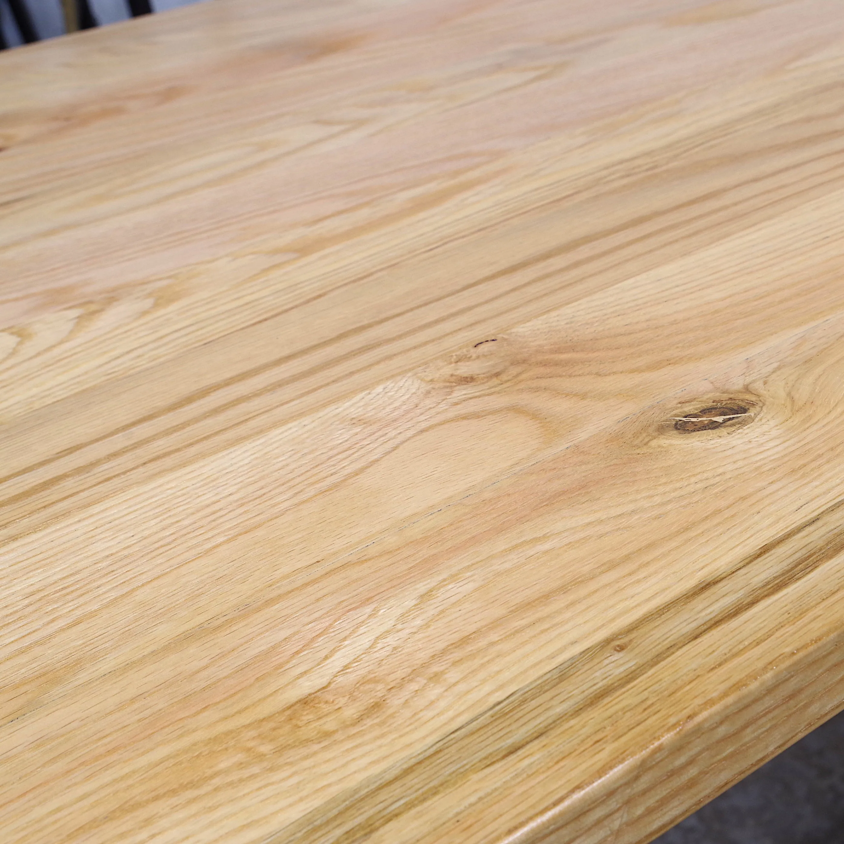 Round Table Nº 2 - Poseur Table - Silk Grey / Solid Oak