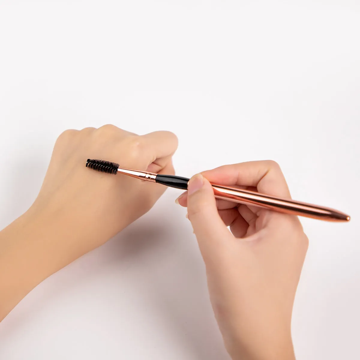 Single covered eyelash curler oblique eyebrow brush bullet eyelash brush convenient storage of makeup tools